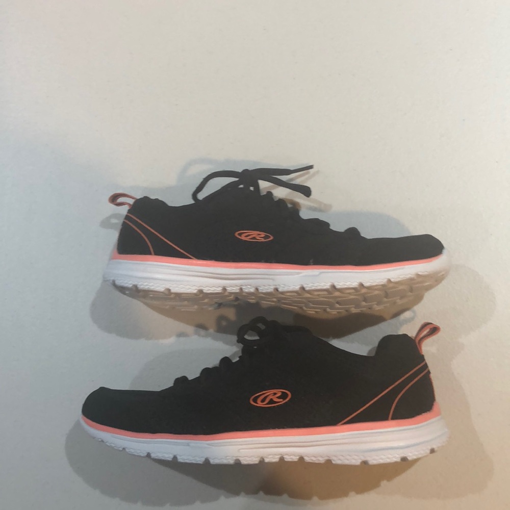 Like New Rawlings Athletic Shoes Size 6.5